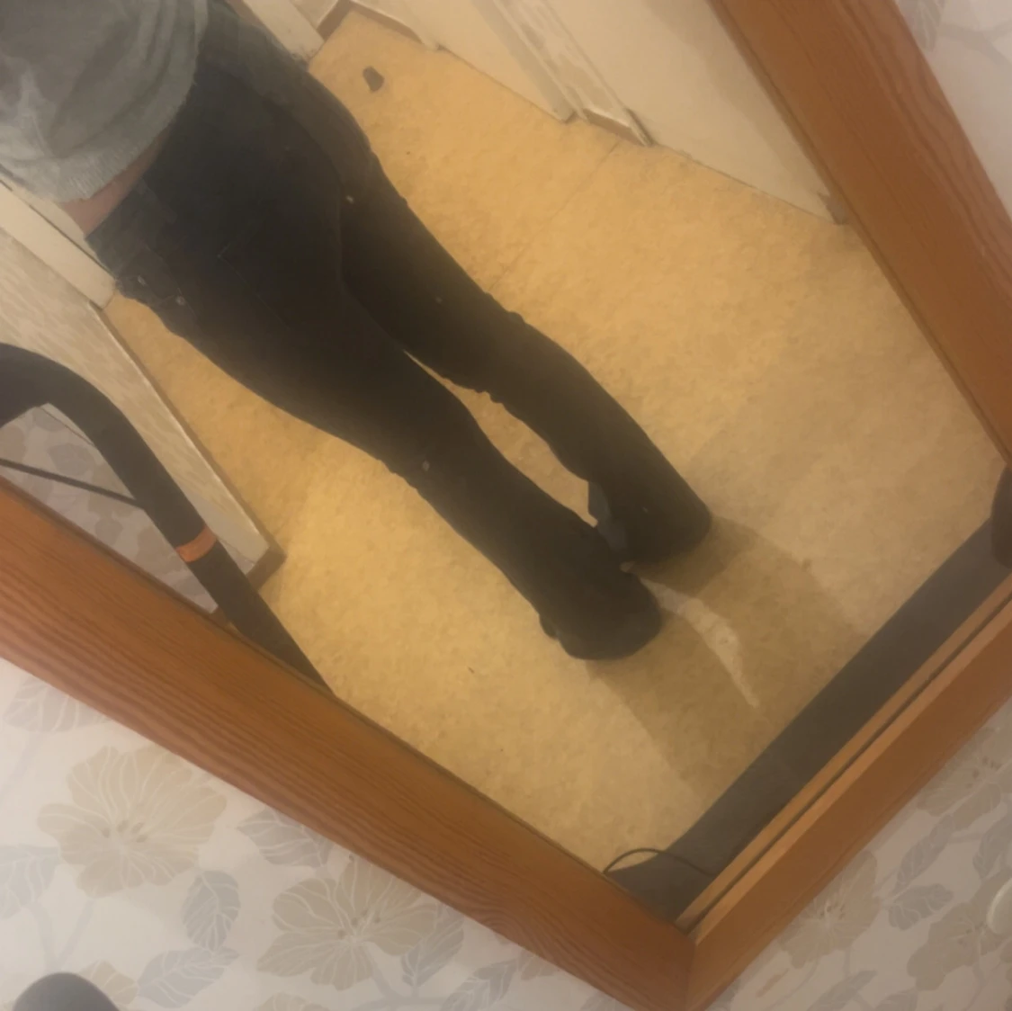 Svarta low waist bootcut jeans - 1