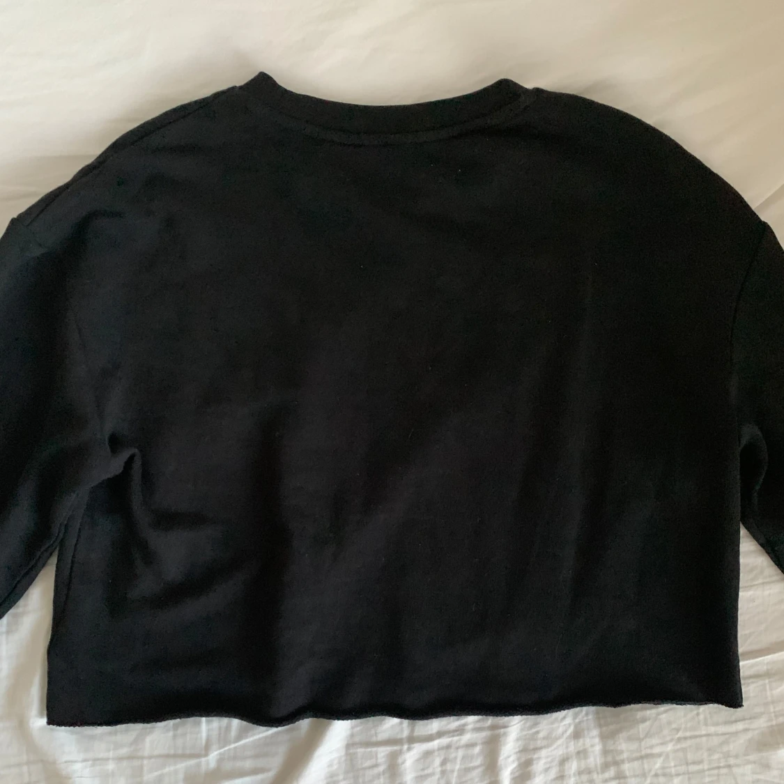 svart topp med trekvartsärm  - 1