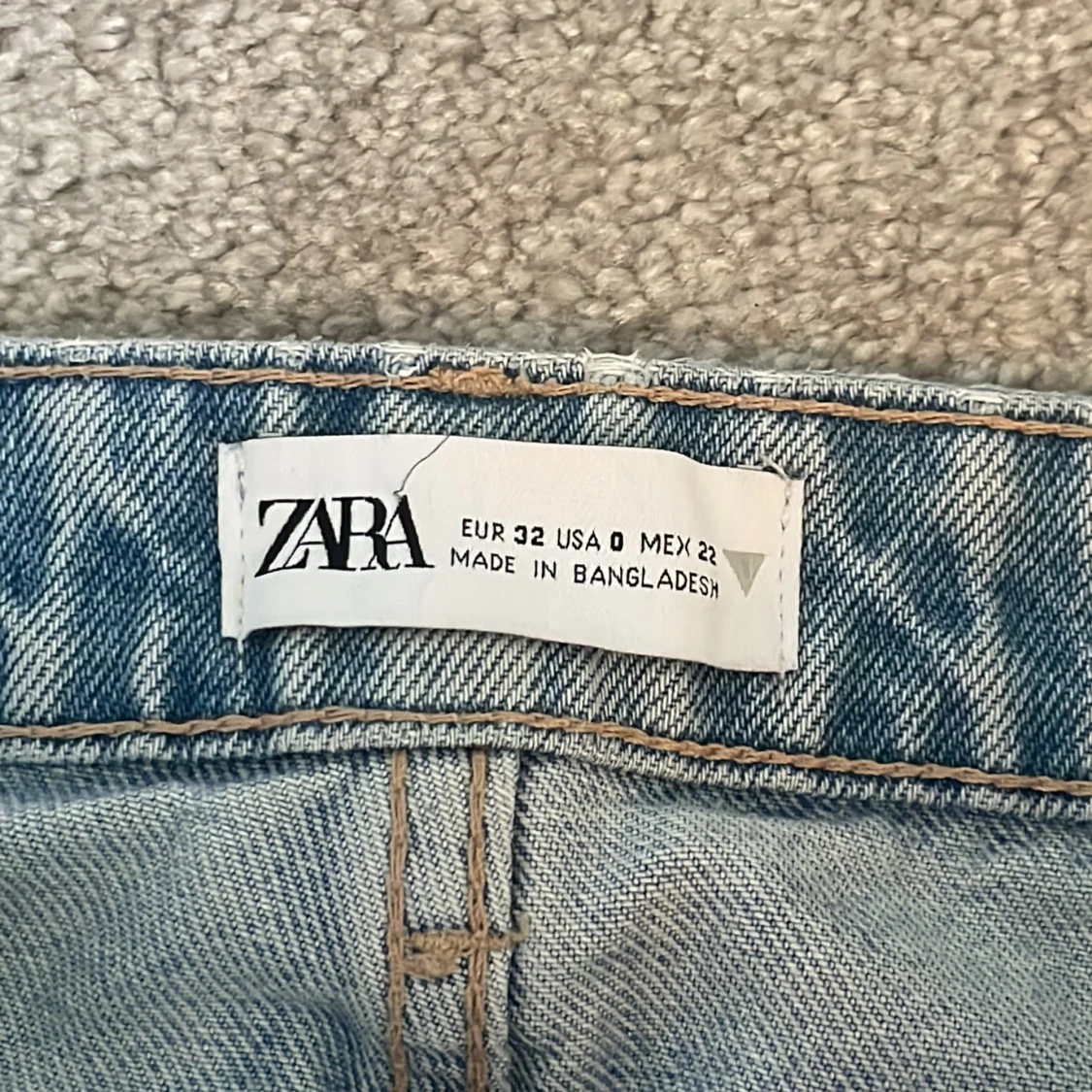 Ljusblå raka jeans från Zara - 2