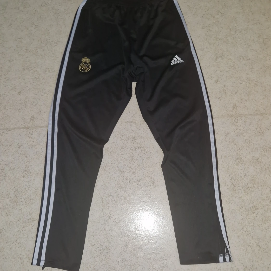 Real Madrid Adidas svarta träningsbyxor