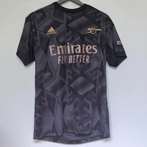 Arsenal svart matchtröja Adidas - Snygg storlek S passar M också bundle deal går att fixa på alla fotbollströjorna snabb affär =billigt.