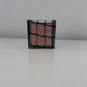 Make Up Store Blush - En MAKE UP STORE blush i färgen ”BLUSH APRICOT”. Fick den men har själv aldrig använt den och kommer aldrig till användning! FÖRST TILL KVARN! Nypris 105kr!