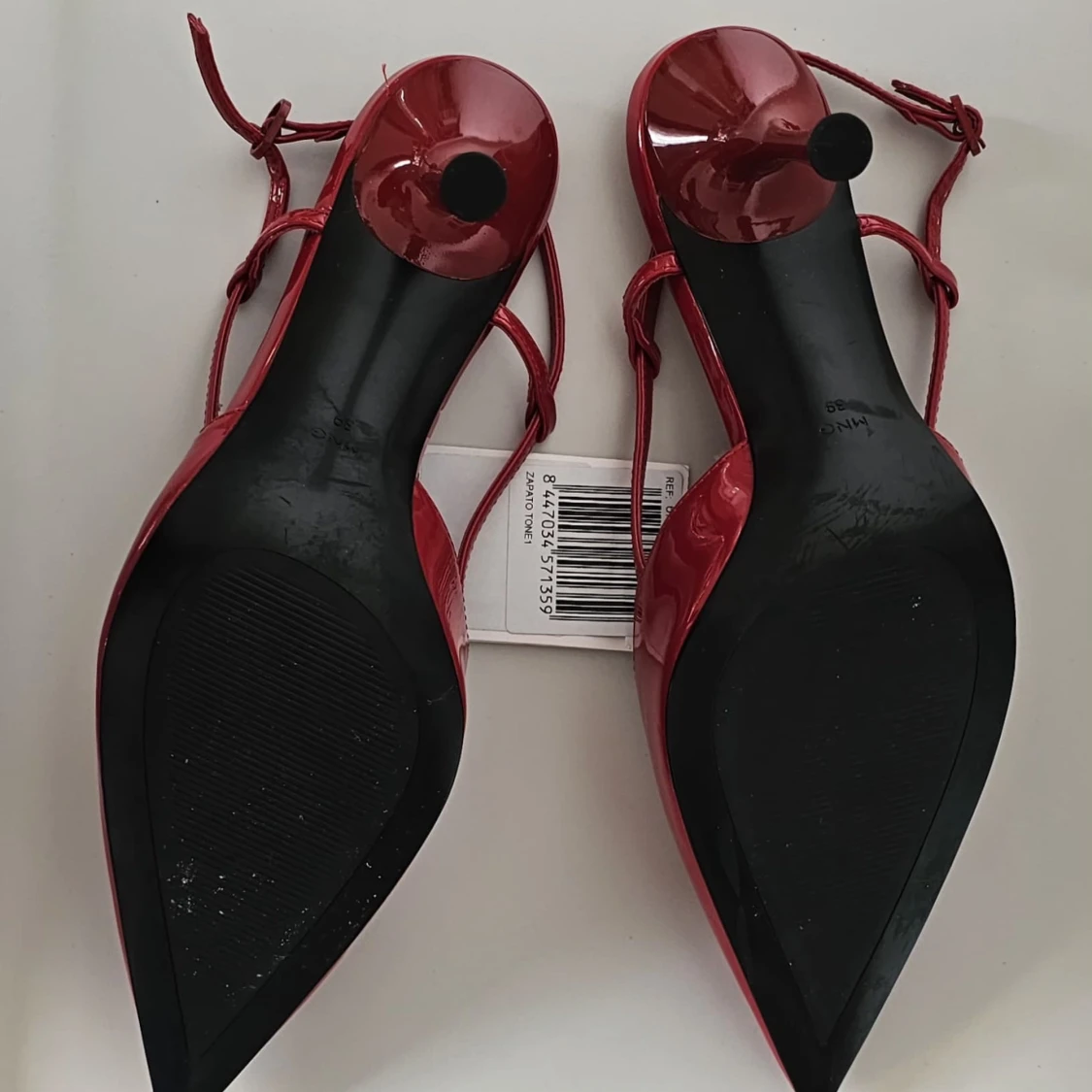 Röda pumps med spetsig tå från MNG - 4