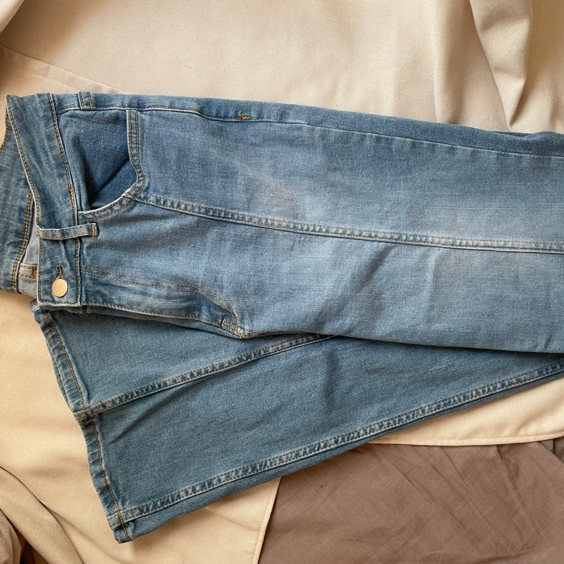 Ljusblå wide jeans i storlek 38 - 2