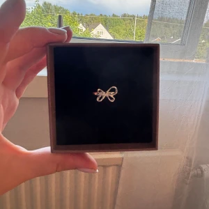 Söt silverring med rosett - Använd ett fåtal gånger, priset kan diskuteras🥰passar S,M
