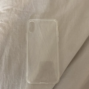  Genomskinlig mobilskal -  En genomskinlig mobilskal som aldrig har använts , Perfekt för dem som har iPhone XS🤗💕