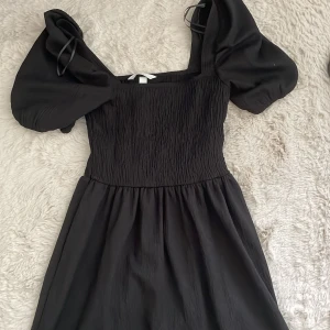 cute klänning - jätte söt kortklännig från Hm. Aldrig använt. Storlek S.