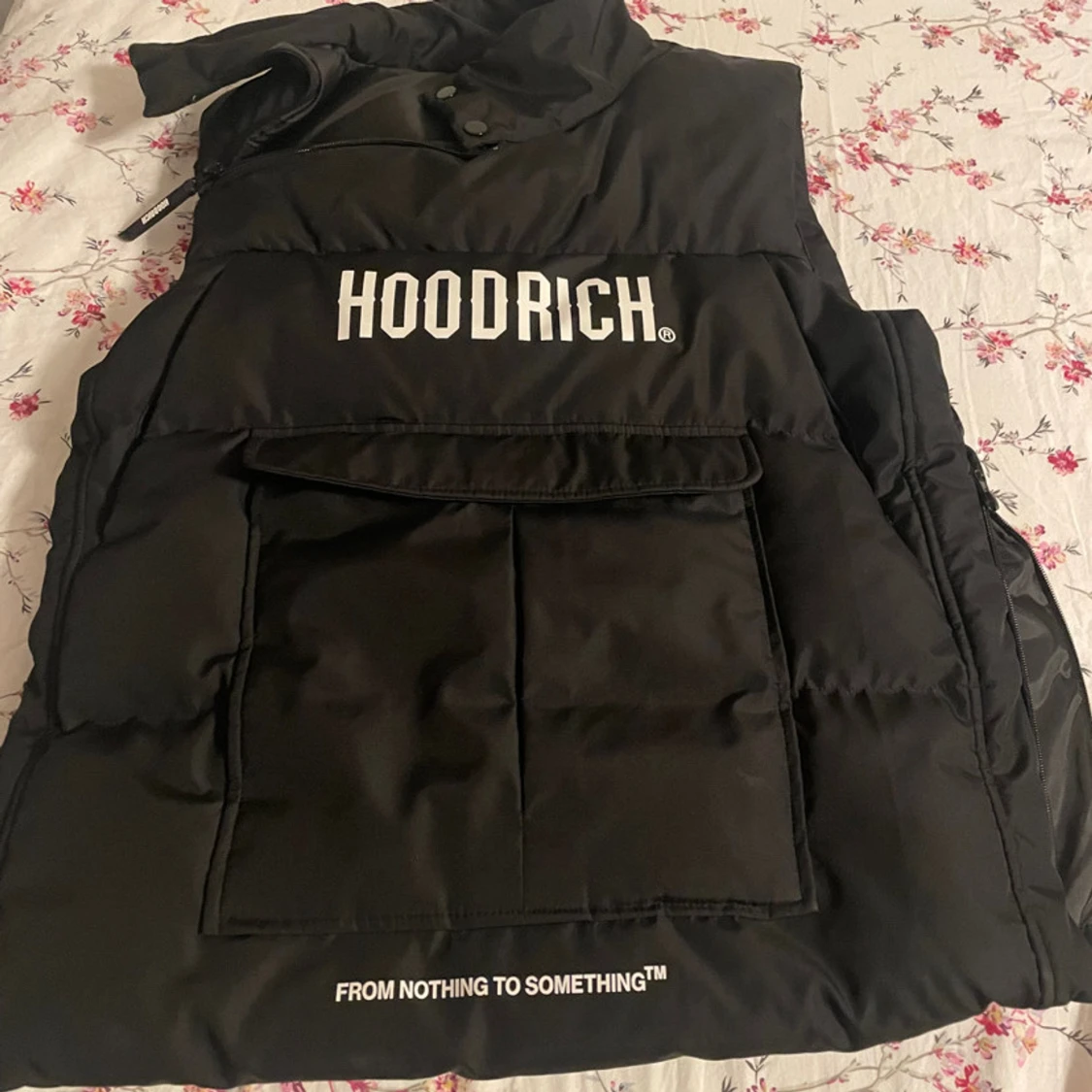 Svart dunväst från Hoodrich - 2