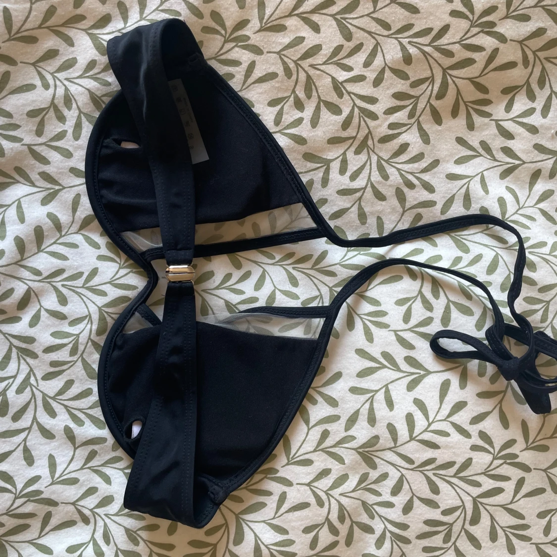 Svart bikini med knyt och metallspänne - 1