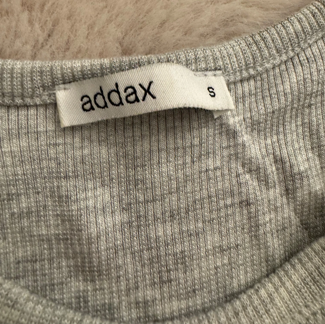 Ljusgrå ribbad linnetopp  - 2