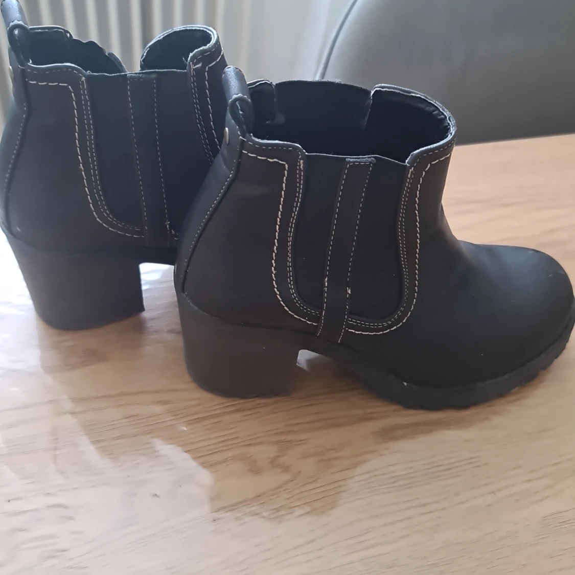 Svarta chelsea boots med klack - 2