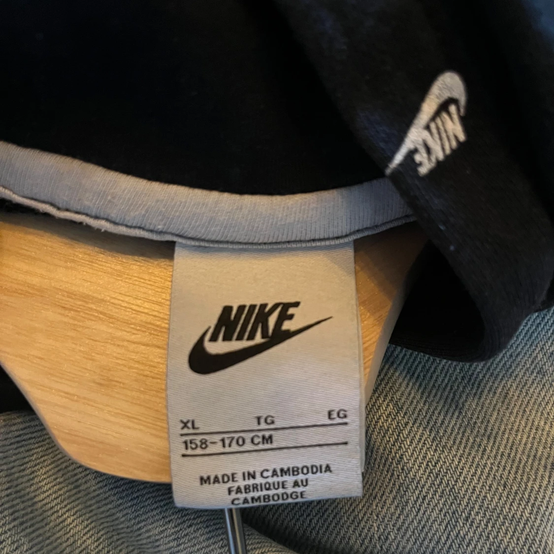 Svart Nike hoodie med loggor - 2