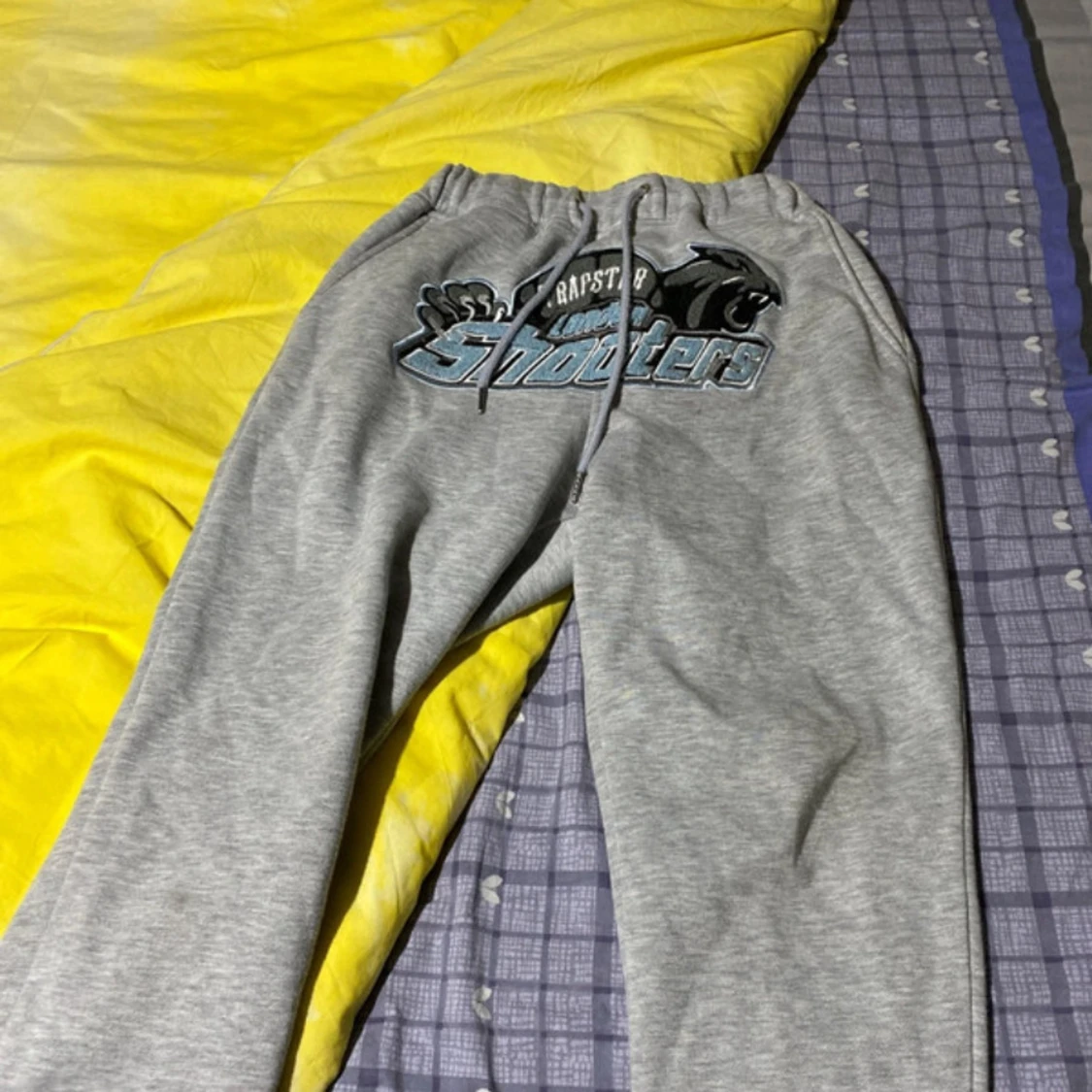 Gråa Trapstar hoodie  mjukisbyxor  - 1