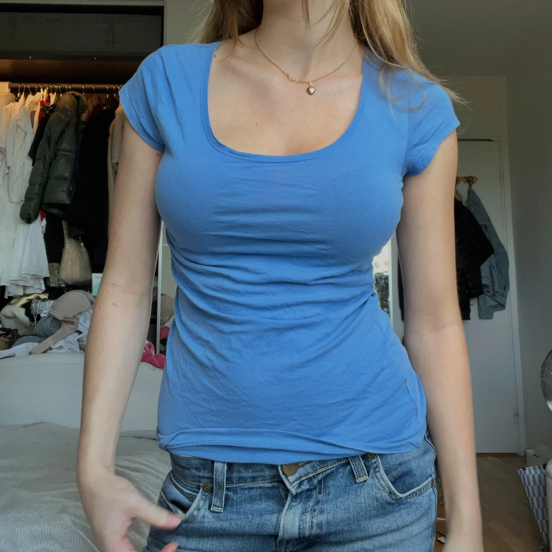 Blå tight t-shirt med rund urringning 