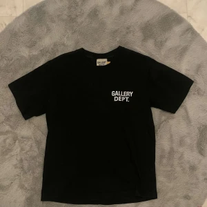 Gallery Dept tröja - Säljer en gallery dept tröja använd ett par gånger🚚📦