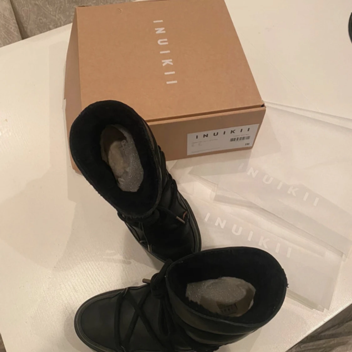 Svarta Inuikii skor  - 2