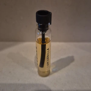I Am Vanilla 2ml - I Am Vanilla 2ml från ESSNCE endast doftat på den. 45kr ny.
