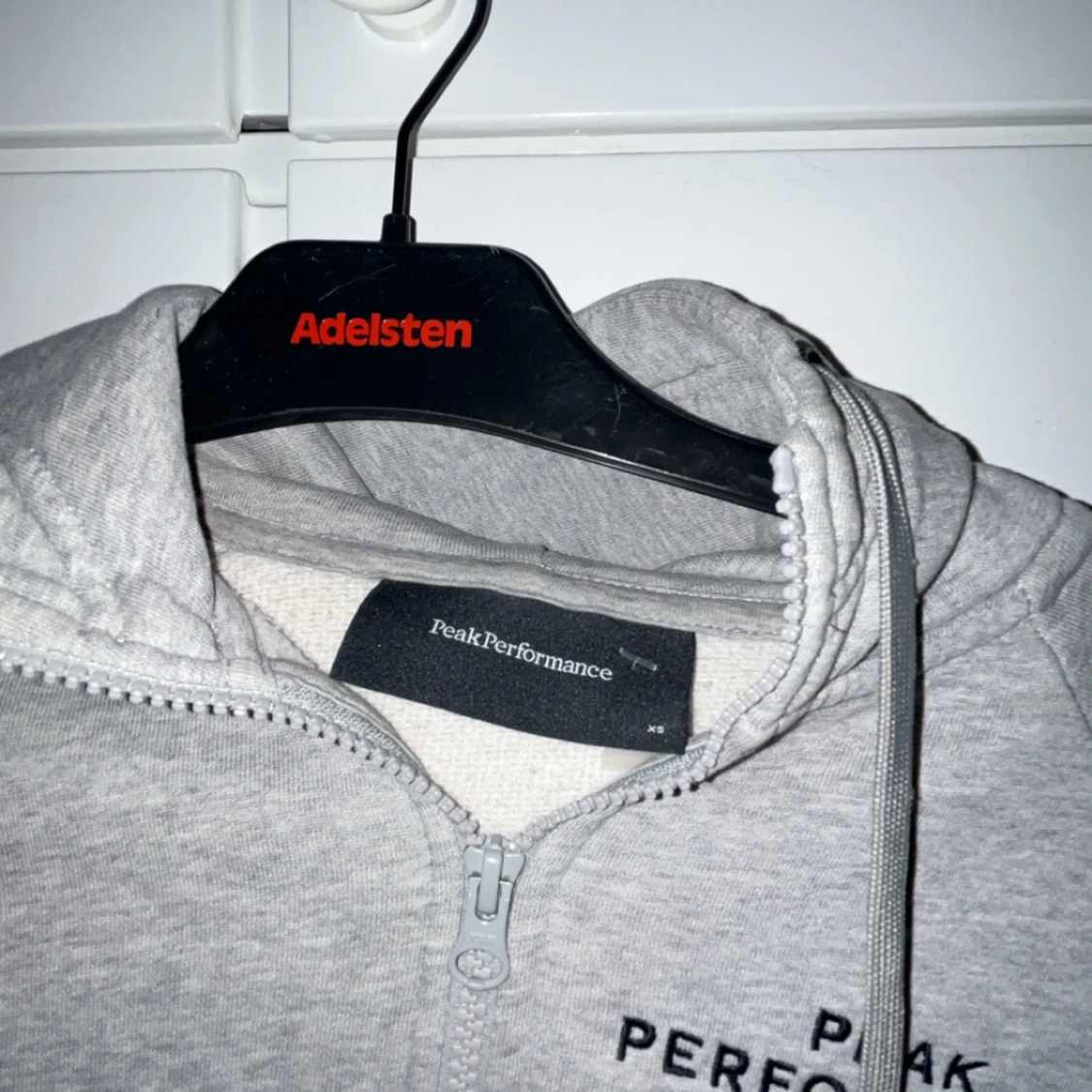 Grå hoodie från Peak Performance XS - 2