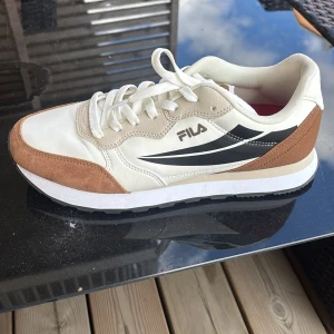 Fila skor  - Fina fila skor som har bara använts 1 gång tidigare 