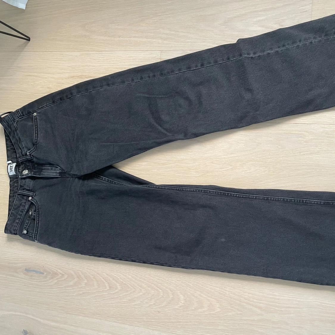 Svarta low rider jeans från 157, S