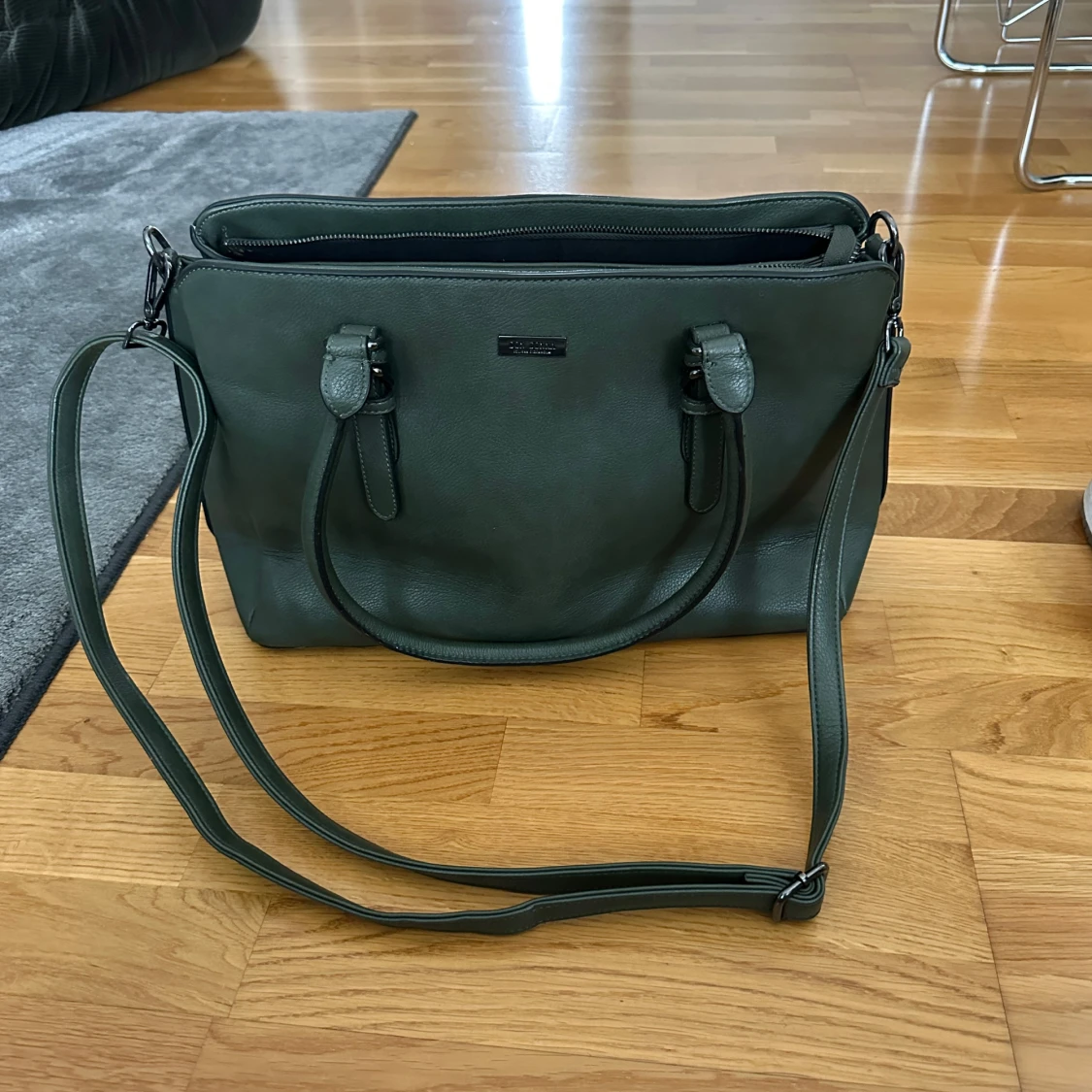 Mörkgrön axelväska  - 2