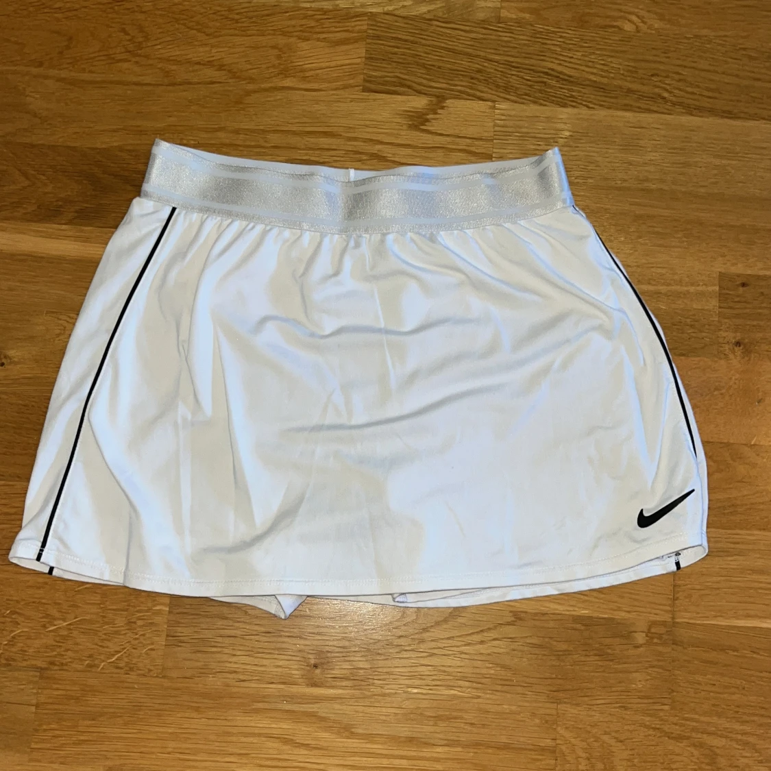 Vit Nike Dri-Fit tenniskjol S