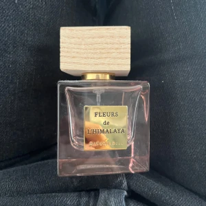 Rituals parfym  - Säljer den här rosa rituals parfymen! Den kommer in till användning och är bara ståendes just nu. Skulle säga att lite mer än halva är kvar. Sätter pris sen kan man kontakta vid andra prisförslag. Nypris ~ 600kr