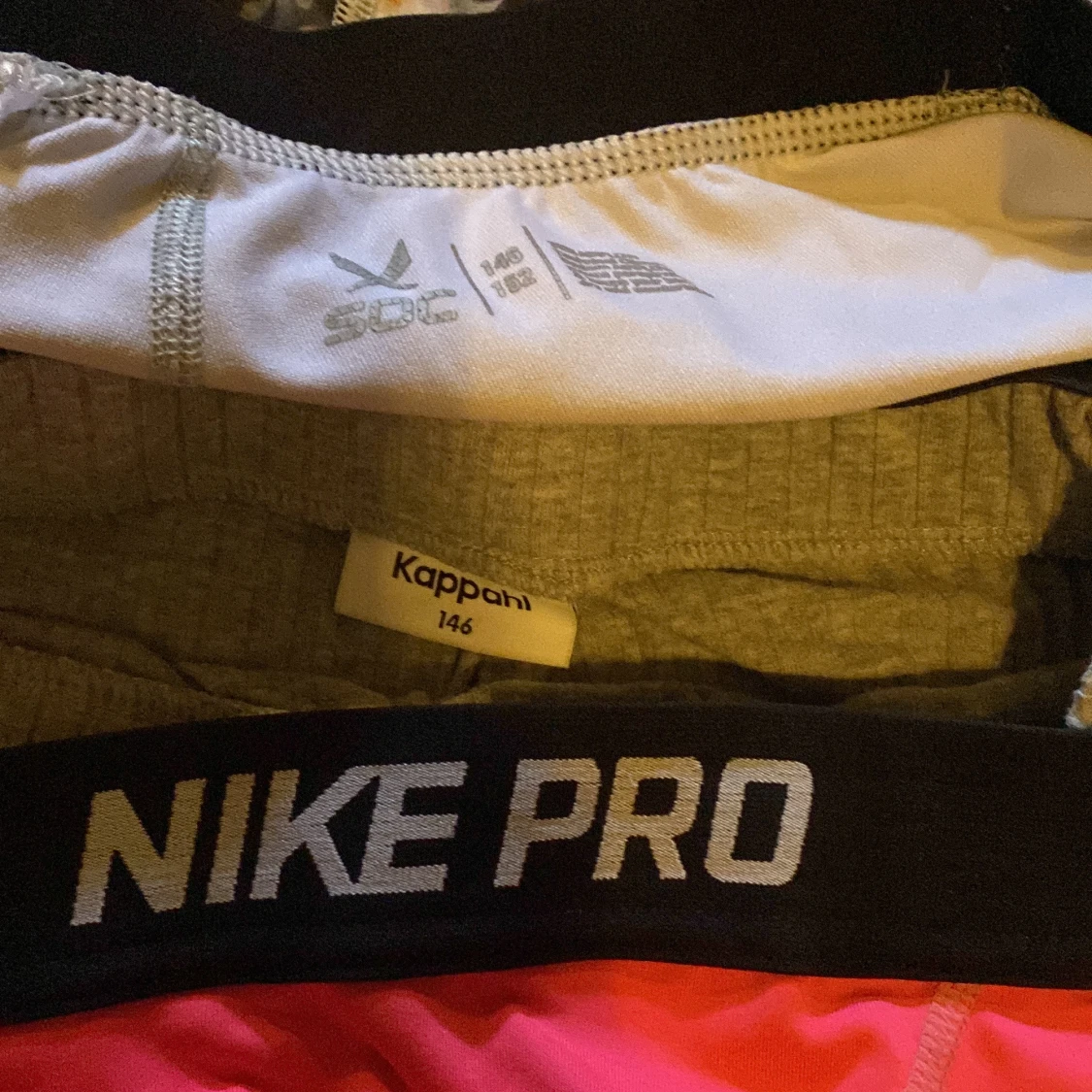 Nike Pro rosa träningsshorts, mjukbyckor Kappahl och träningsbyxor SOC - 2