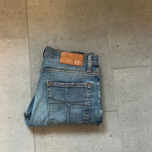Tiger of sweden jeans - Tiger Of Sweden jeans || Storlek W30 L32 || jeansen är i bra skick (normalt slitage förekommer) || Jeansen är modell pistolero!