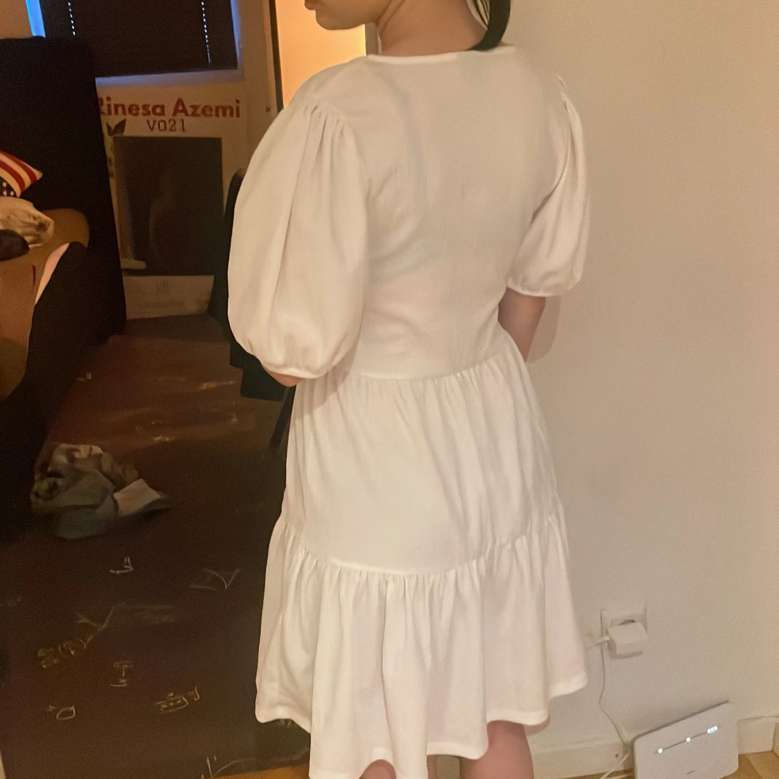 Vit omlottklänning med puffärm - 2