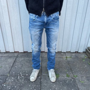 Replay Anbass jeans  - Replay jeans - Modell: Anbass - Storlek: W28/L32 - skick: 9/10 - Nypris runt 2000kr