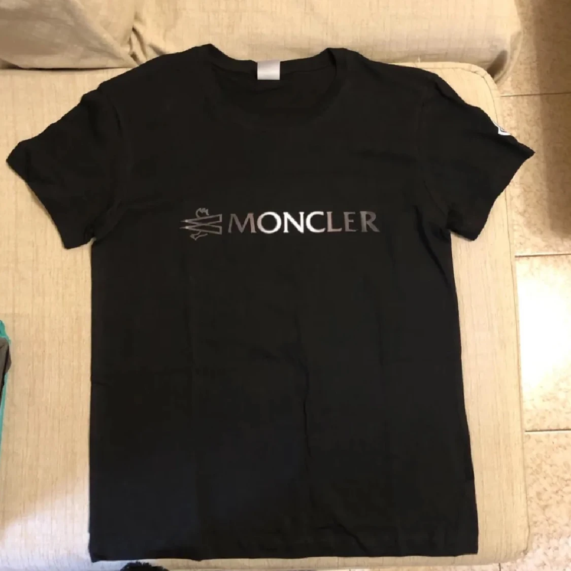 Svart t-shirt från Moncler - 1