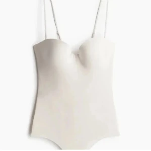 ‼️Intressekoll ‼️ - ‼️intressekoll ‼️ funderar på att sälja denna helt slutsålda och så fina bodyn från h&m till ett bra pris. Inte lägre än det jag satt 💓