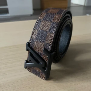 Lv bälte - Lv bälte till salu, helt ny aldrig använt. Inga skador eller något. Pris kan diskuteras vid snabb affär endast