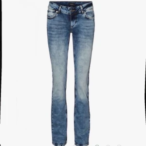 Blåa jeans  - Blåa jeans från veromoda. W26 som motsvarar ungefär 32 i storlek. Knappt använda