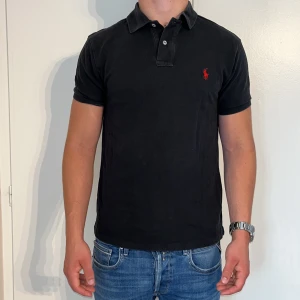Ralph Lauren piké slim fit  - Raffe piké | Bra skick | Storlek - M | Pris - 499kr | Modellen är ca 178cm lång | Hör av dig vid minsta fråga eller fundering!!
