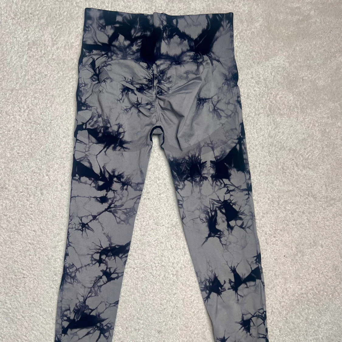 GråSvart leggings med hög midja - 1