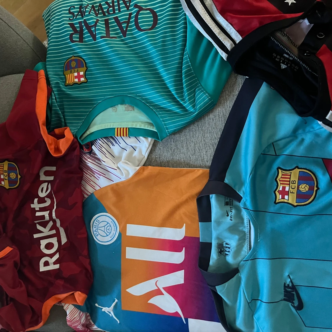 Samling fotbollströjor Messi, Neymar, Müller - 1