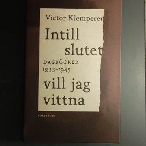 Intill slutet vill jag vittna: Dagböcker 1933-1945 - En gripande samling dagböcker från 1933-1945 där Victor Klemperer dokumenterar livet under nazismens framväxt. Perfekt för dig som vill förstå historien på djupet genom personliga berättelser och starka vittnesmål. Nypris 289