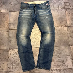 Replay Jennon - Tjena! Säljer dessa sjukt feta replay jeansen i modellen jennon, jeansen har riktigt fet tvätt och är u mycket fint skick, storlek-w34/l34