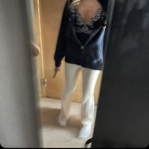 Krämvita mjukisar - Från Gina tricot! Knappt använda 