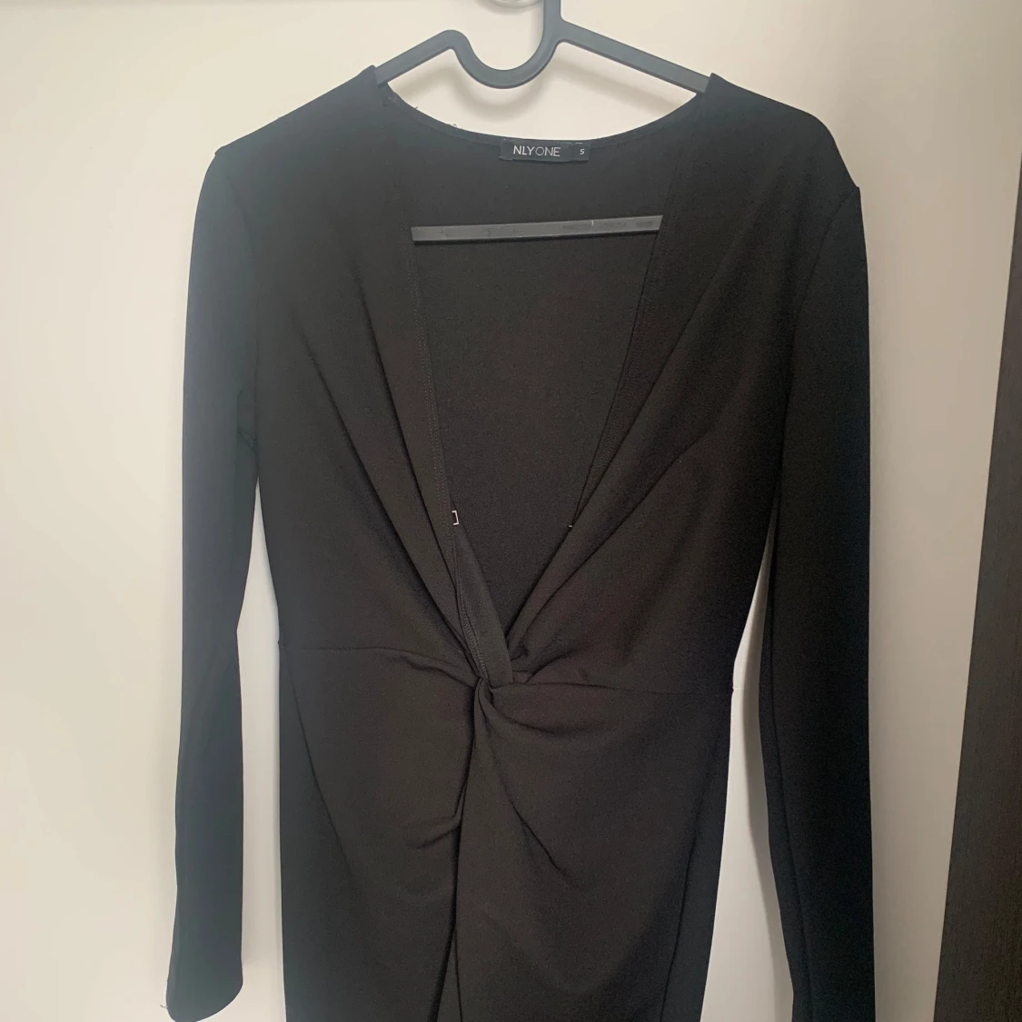 Svart omlottklänning från NLY One - 1