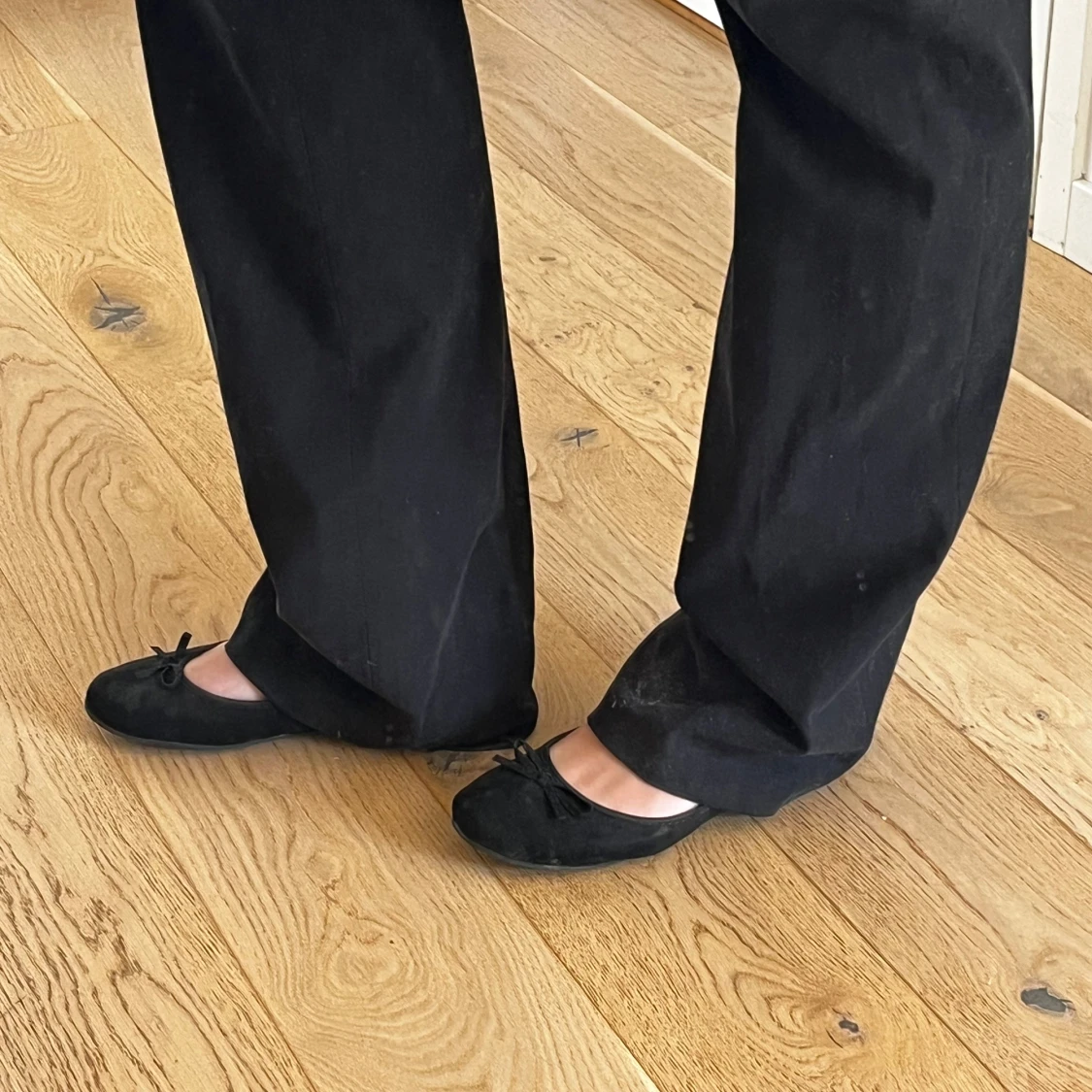 Svarta lågmidjade mocka byxor - 2