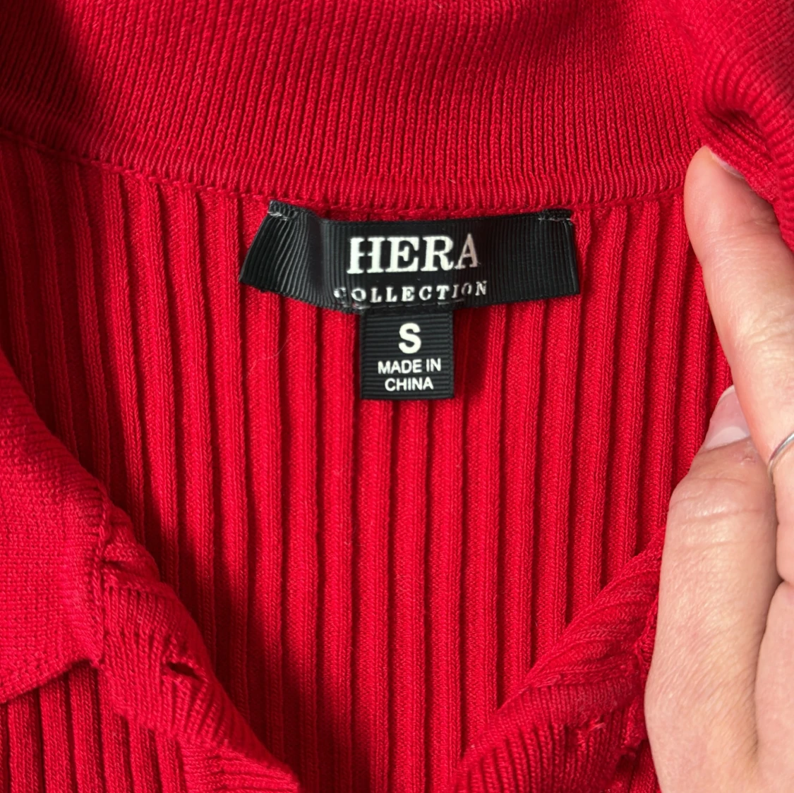 Röd ribbad klänning från Hera Collection - 1