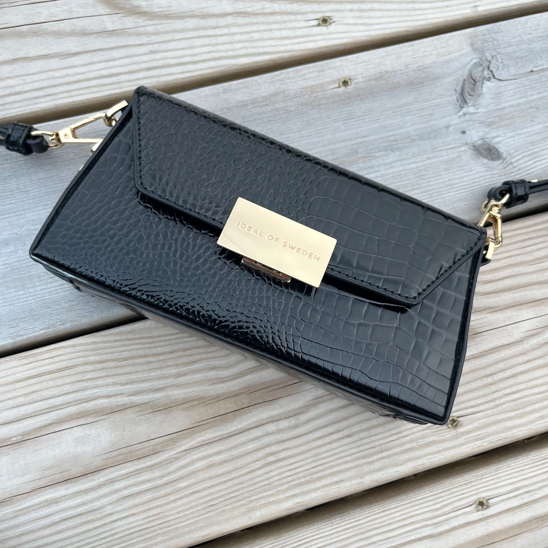 Svart axelväska från Ideal of Sweden Ny