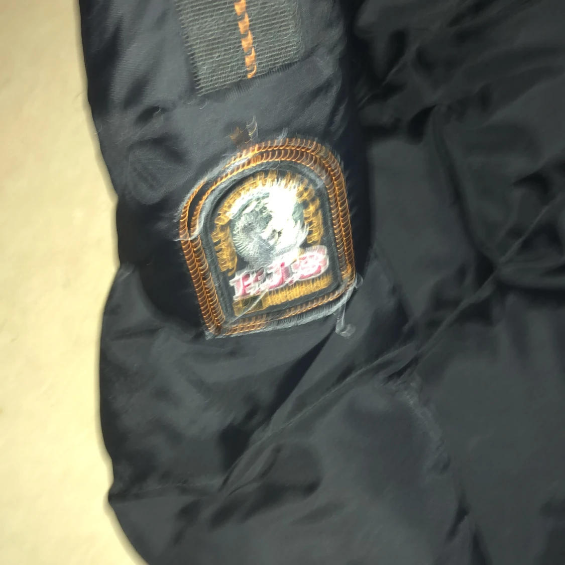 Svart Parajumpers dunjacka med fuskpäls - 1