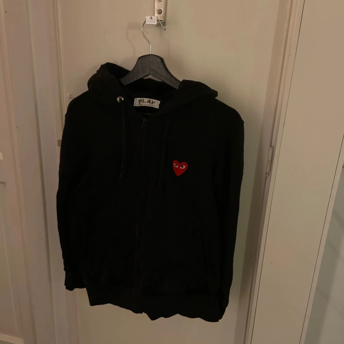 Svart zip hoodie från Comme des Garçons Play - 90