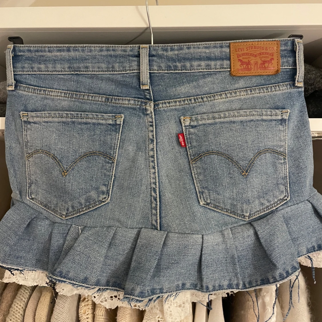 Levi's jeanskjol med volang och spets😍 - 1