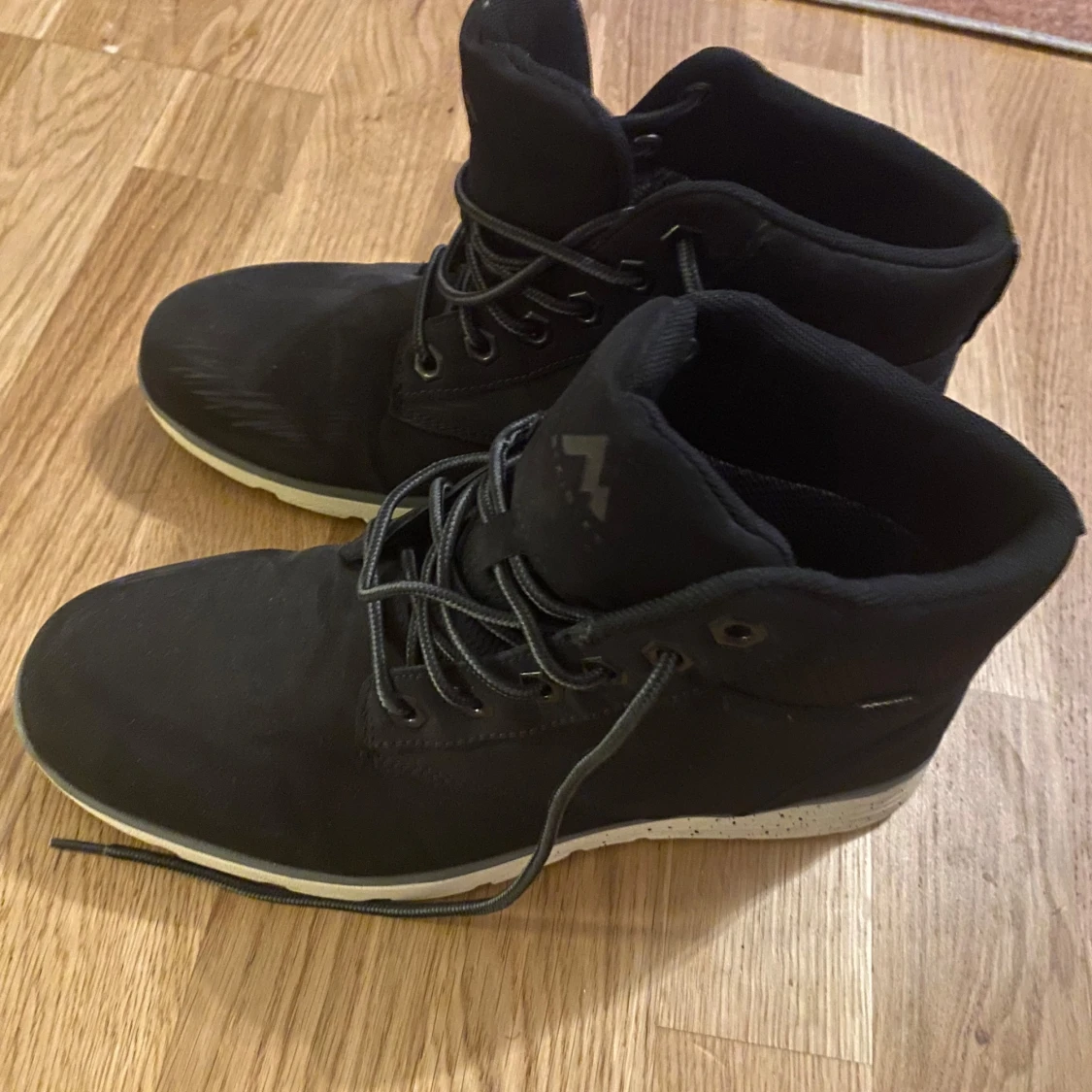 Svarta McKinley kängor strl 41