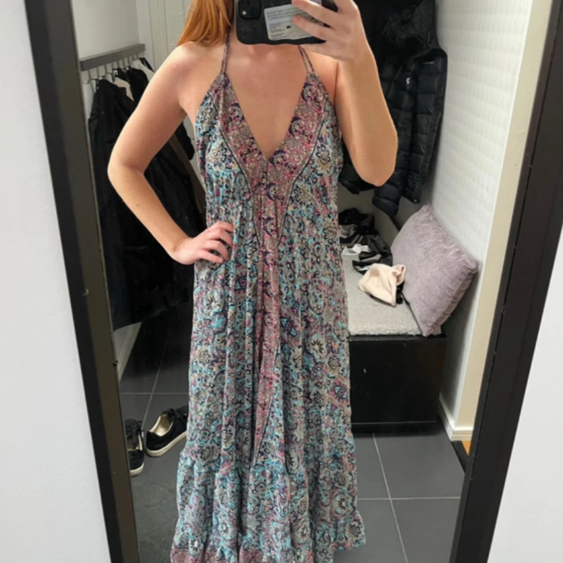 Sommar långklänning med öppen rygg - 1